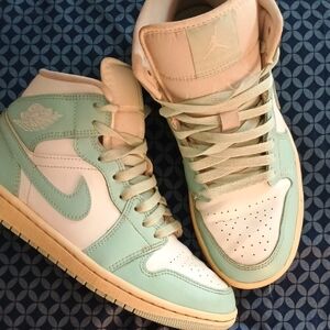 Jordan 1 Mid Light Dew Size 7